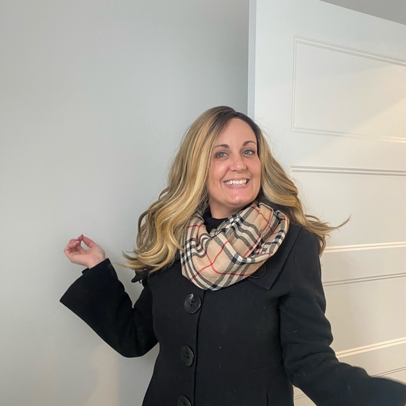 Meet your Posher, Mindy - Picture 1 of 1